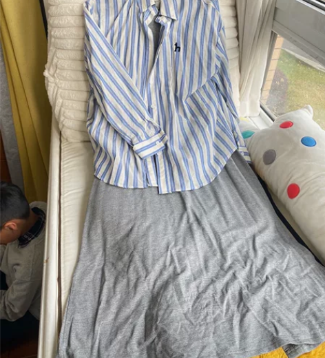 实体店购入长款包臀裙配条纹衬衫，一套，只拆...