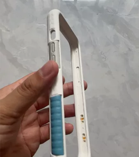 太乐芬13P手机壳，成色看图，送一个品胜的...
