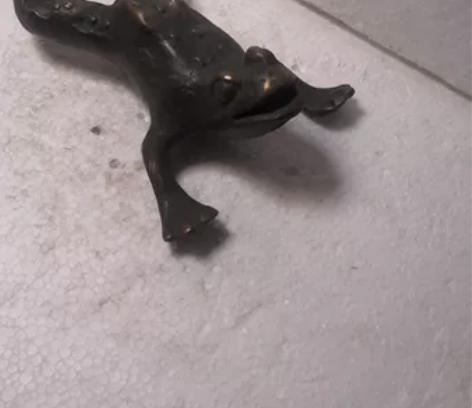 国外回流青蛙，重449克，己老包浆，非常逼...