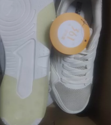 【新旧】:全新正品包邮A04篮球鞋送篮球袜...