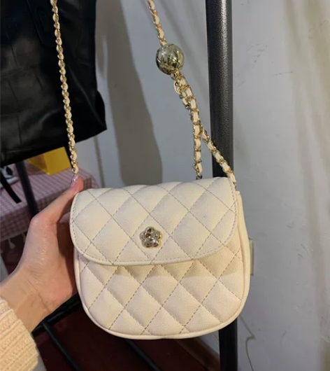 包包 小号的 很久很久之前买的 好像是南风...