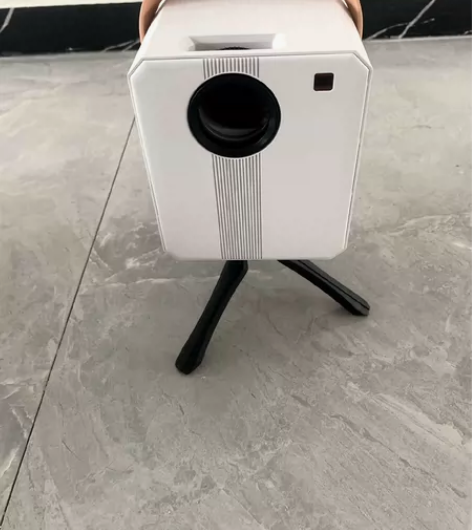 急出！全新的，优迈新款超清投影仪家用5G连...