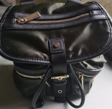 双肩包小号 感兴趣的话点“我想要”和我私聊...