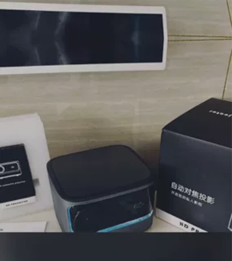 出售坚果j10s投影仪全新无线1080p投...