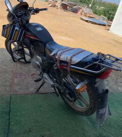 铃木钻豹摩托车，五成新，不影响使用 京山市...