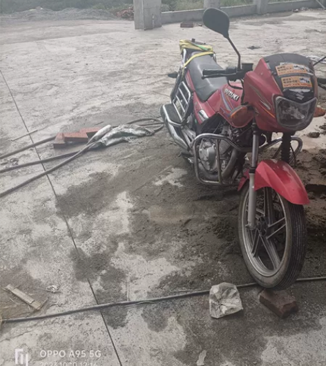 铃木钻豹摩托车7成新 感兴趣的话点“我想要...