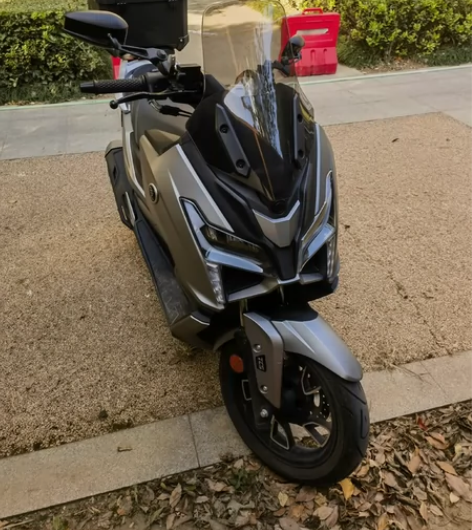 23年8月份上牌的无极sr150gt，六千...