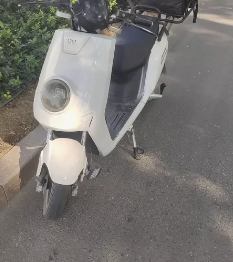 兼职跑外卖福音，大电车，不带电池，坐桶下面...