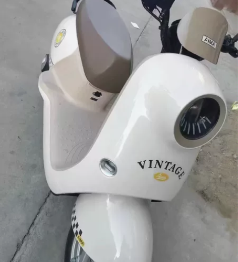 二手电动车雅迪爱玛款式品牌都有 9成新，外...