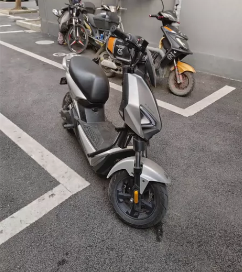 台铃XTM一代几个月的车 9成新吧 车子小...