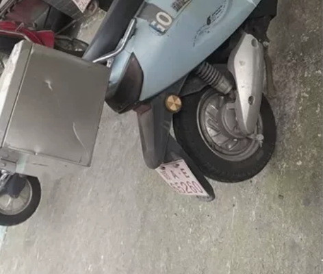 我兼职跑外卖的电动车，租的电瓶，两个轮胎全...