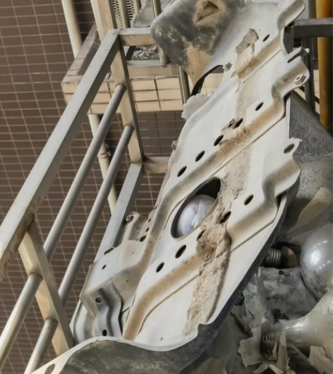 出lc100原厂底护板，无损坏，完好。就是...