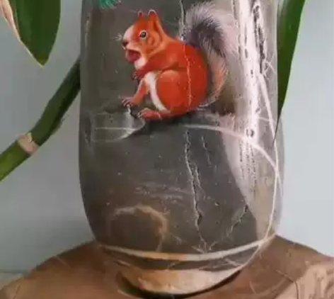 手绘石头画工艺品摆件礼物，高20厘米。丙烯...