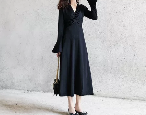 2019秋装新款冷淡风气质V领荷叶袖连衣裙...