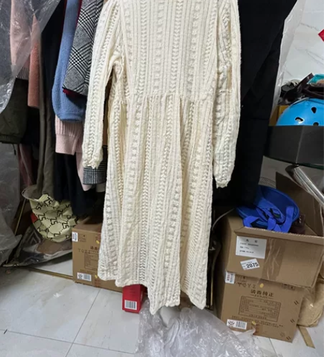 公主风的小蕾丝打底裙 内里还有一层薄绒摸起...