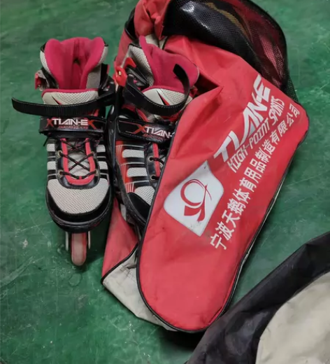 旱冰鞋，滑轮鞋，38-42码合适，两双，5...