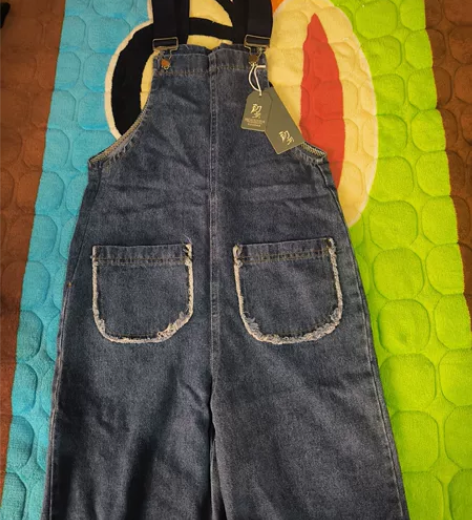 出一条背带裤 在抖音直播间89.9买的，不...