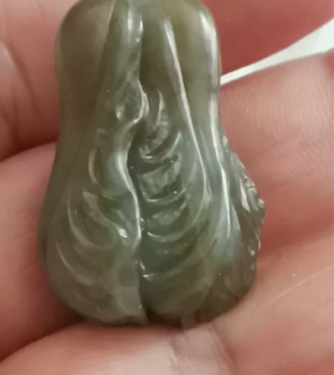 和田玉切莫蓝糖吊坠，雕刻白菜，百事来财题材...