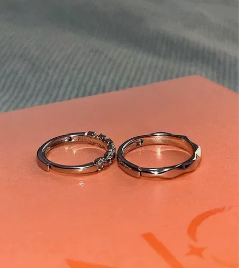 范琦情侣对戒 是正品！！材质：925银，包...