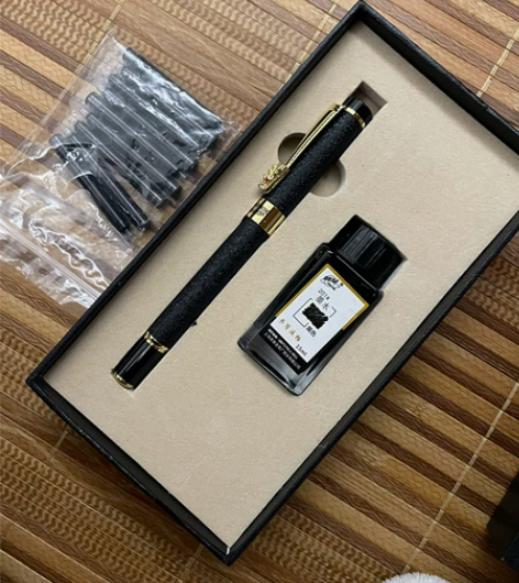 全新的英雄钢笔 带墨水和替芯 （急卖）有一...
