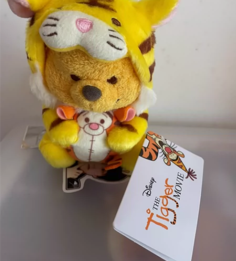 全新现货，小号 正版迪士尼虎年维尼 噗噗维...