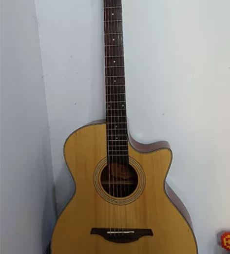 雷克斯吉他，从学校琴行购入，刚换的新琴弦，...