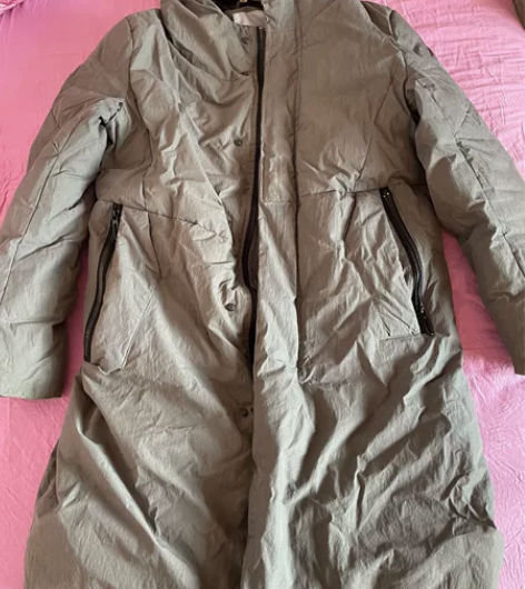 街梯，男士长羽绒服。适合身高180，体重8...