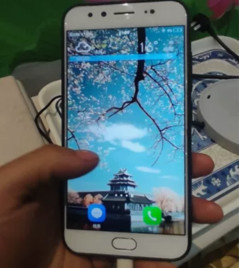 VIVO   X9手机。前置2000万柔光...