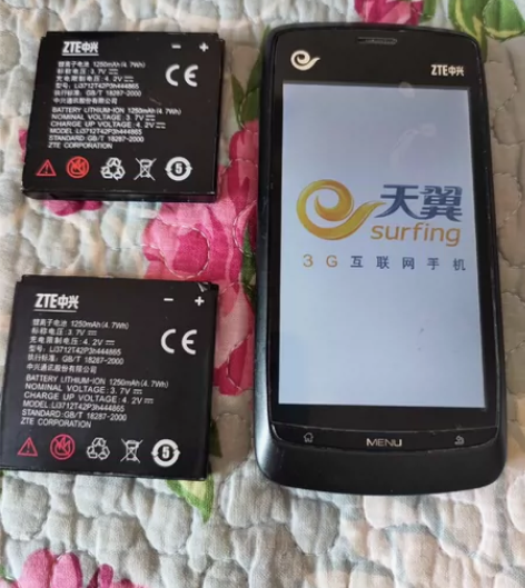 中兴n880s手机，有三块电池，成色见图实...