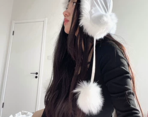 时髦护耳帽子毛毛雷锋帽女加厚保暖毛球护耳帽...