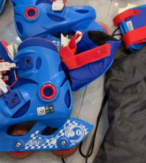 专柜买的迪卡农滑轮鞋2628码，没有头盔，...