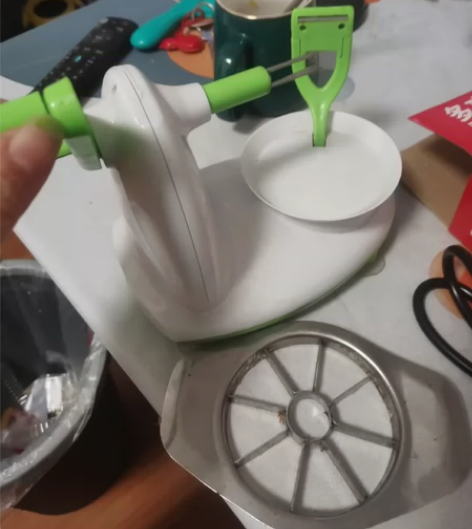 水果削皮器，几乎全新。小孩买的只用过最多两...