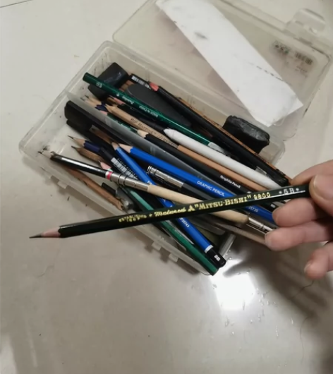 【闲置素描套装低价卖】 闲置素描笔盒+素描...