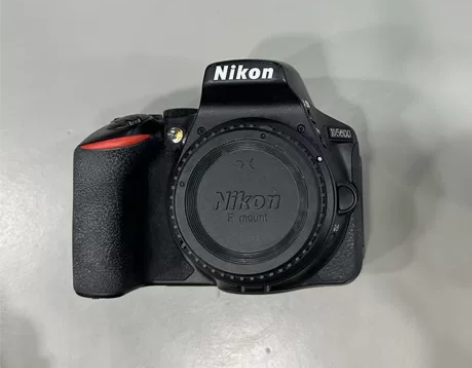 尼康 D5600 单机带35mm镜头，AF...