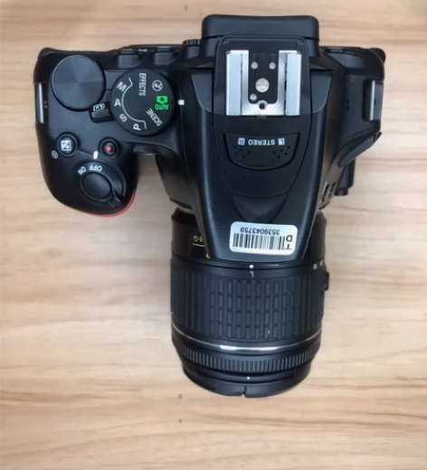 尼康D5600+18-55套机 有电池充电...