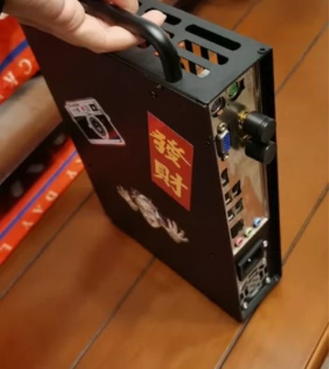 超小核显ITX机箱电脑，带把手，很轻薄，很...