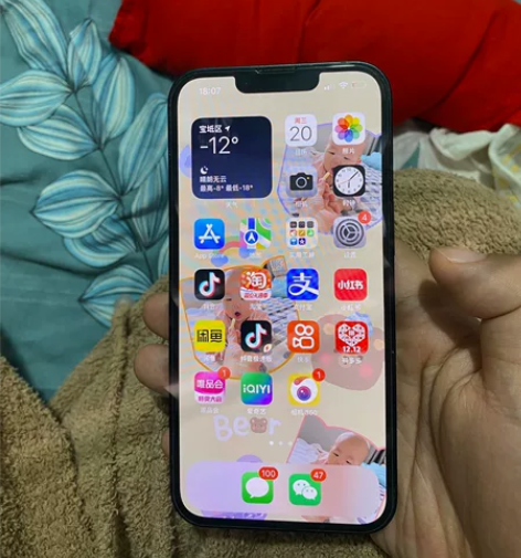 女生手机，苹果13手机 无修，无磕 感兴趣...