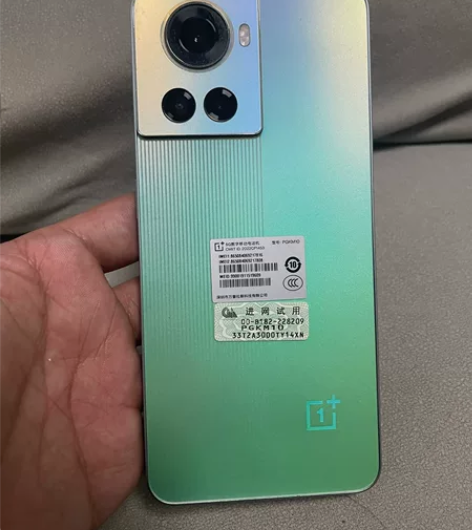 一加ace8256。过保一个月成色9.99...