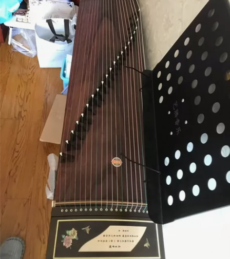 朋友的小孩古筝不学了，6000买的，便宜卖...
