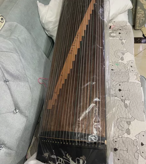 全新古筝，包装都在，有支架。买来发现好像不...