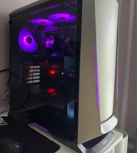 品牌七彩虹 京东官方购买 使用一年 所有配...