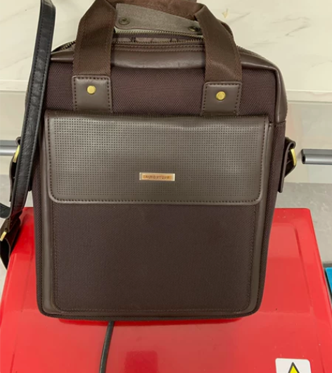 男士手提包 单肩包 感兴趣的话点“我想要”...