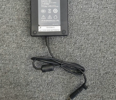 清华同方一体机电源适配器19v7.9a大圆...