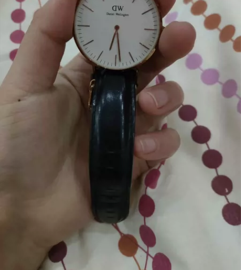 DW手表,保正,表盘有点大,适合男生戴,手...