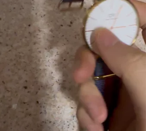 dw手表 玫瑰金  买来两年多 带了半年就...