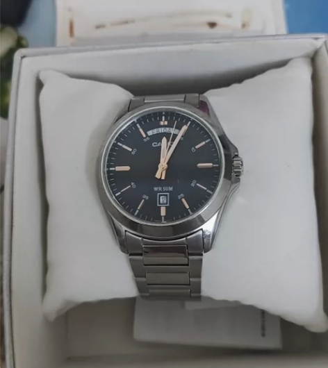 在澳门买的卡西欧手表，用了差不多一年，现在...