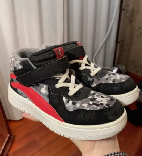 2022年冬天李宁专柜购入，32码，冬款，...