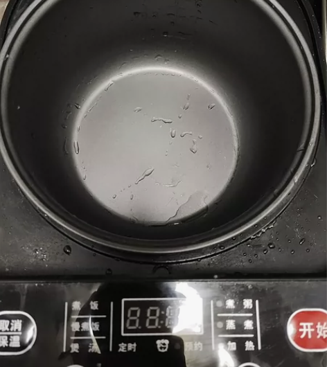 美菱电饭煲 感兴趣的话点“我想要”和我私聊...