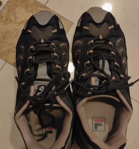 fila休闲鞋子42码，60拿走 感兴趣的...