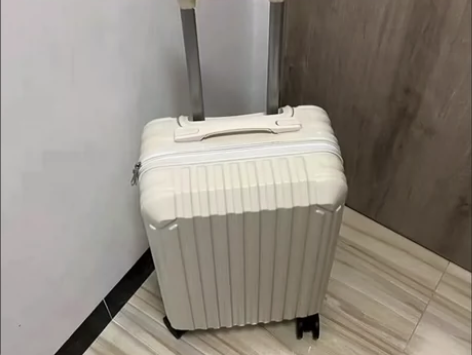 公司年会奖品26寸行李箱 ，经典米白色，实...